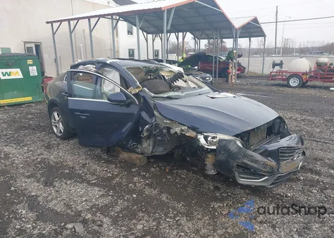 2014 Volvo S60 T5 z USA, uszkodzony, nr VIN YV1612FS3E2271670